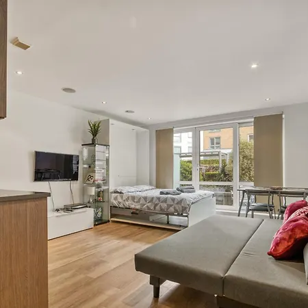 Modern Chic Studio Chelsea Apartment